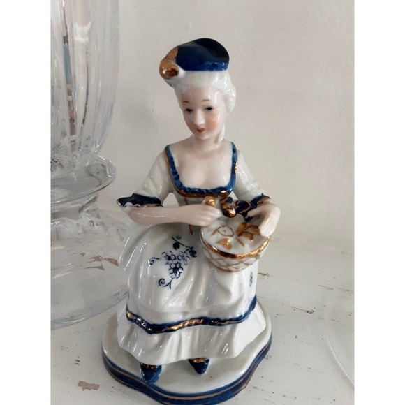KPM Colonial Woman Porcelain Figurine - Picture 4 of 8